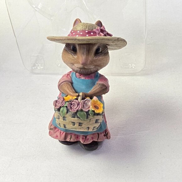 Tail Towns Friends FLORIST Gathering Flowers Figurine Squirrel Chipmunk GANZ - Picture 7 of 11
